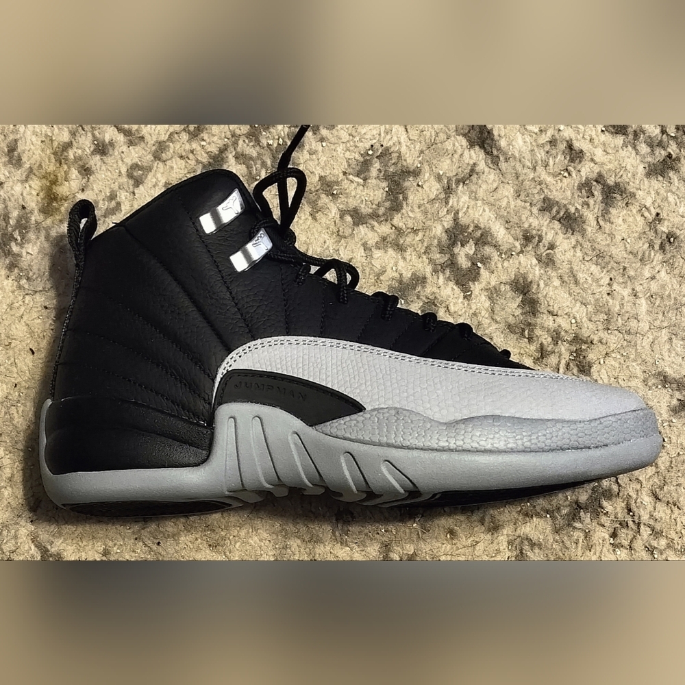 Jordan Black and Gray Sneakers with Textured Mudguard